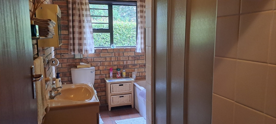 To Let 3 Bedroom Property for Rent in Lemoenkloof Western Cape